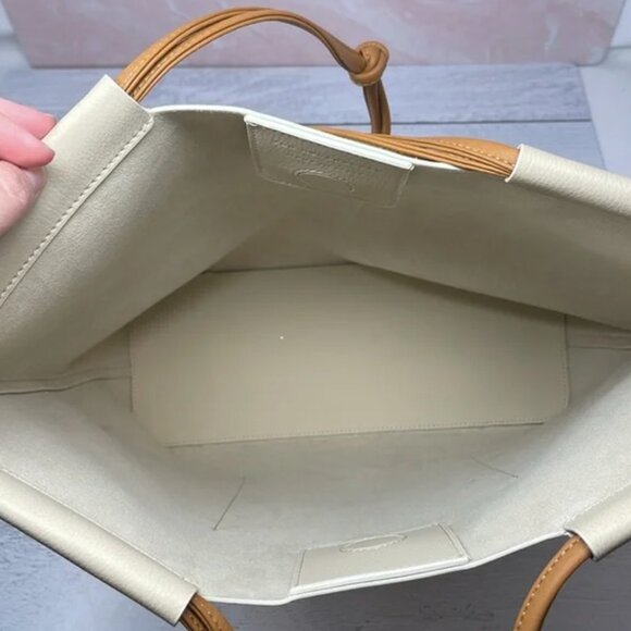 Von Holzhausen The Market Tote in Oat and Caramel - Picture 10 of 13